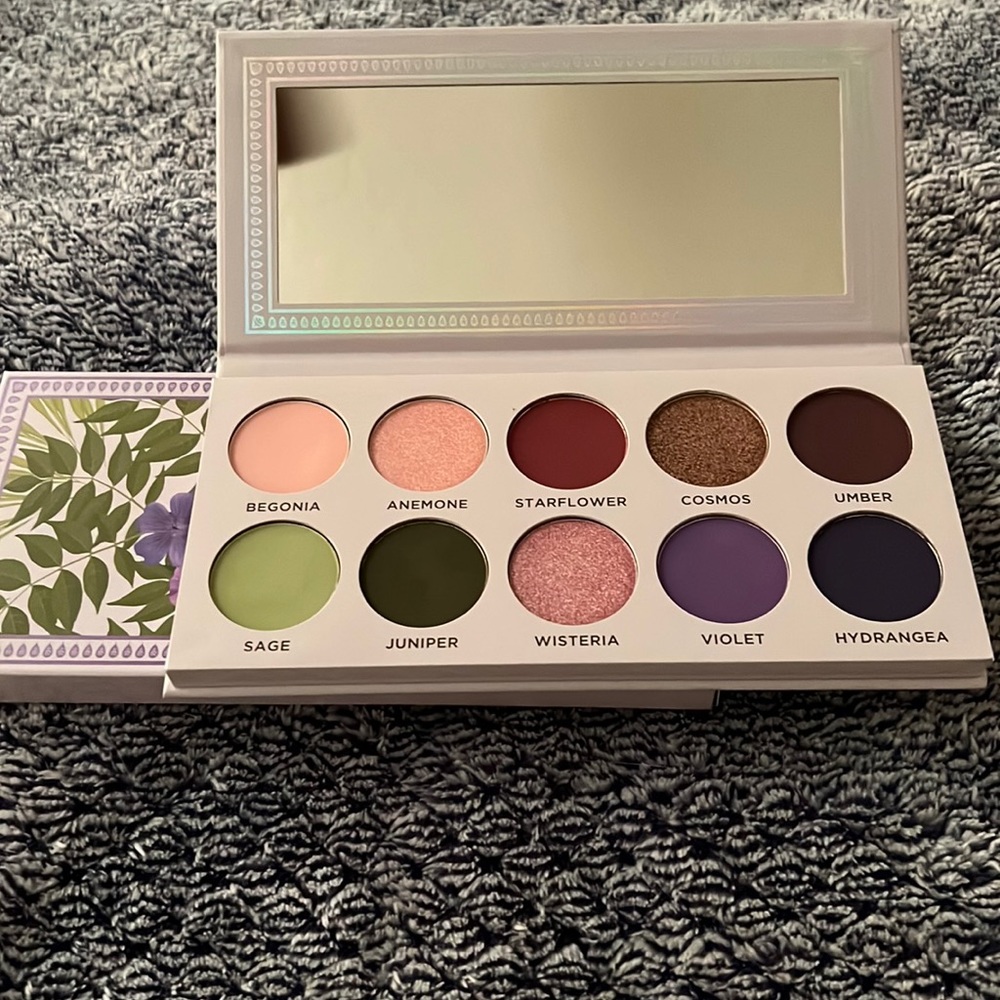 NWOT Ace Beautē Violet Sage